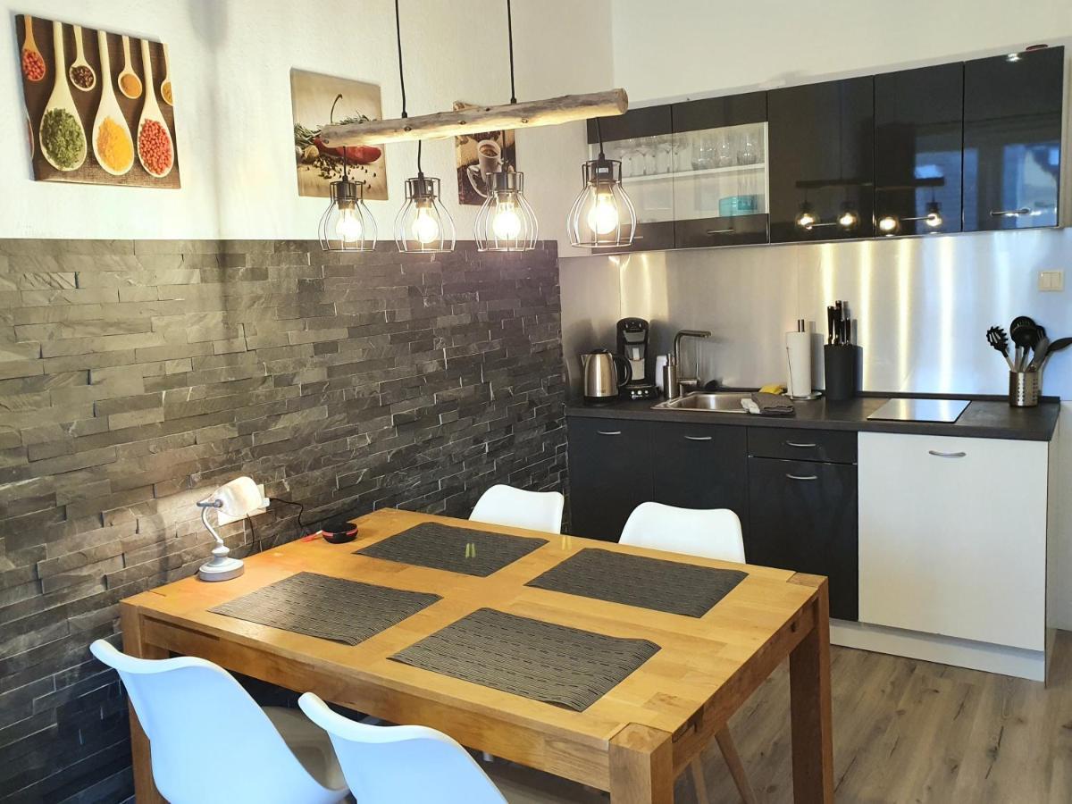Moderne Wohlfuehloase Zentral In Seenaehe - Pillow Menu, 2 Stk 55" Smart Tvs, Netflix, Disneyplus Uvm Wetter  Exterior photo