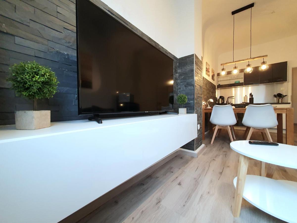 Moderne Wohlfuehloase Zentral In Seenaehe - Pillow Menu, 2 Stk 55" Smart Tvs, Netflix, Disneyplus Uvm Apartment Wetter  Exterior photo